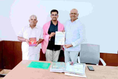 R-Dhanagopal-who-have-cleared-the-tnpsc-group-2-exam-and-got-posted-in-the-Direct-Assistant-Rural-Development-Department-1